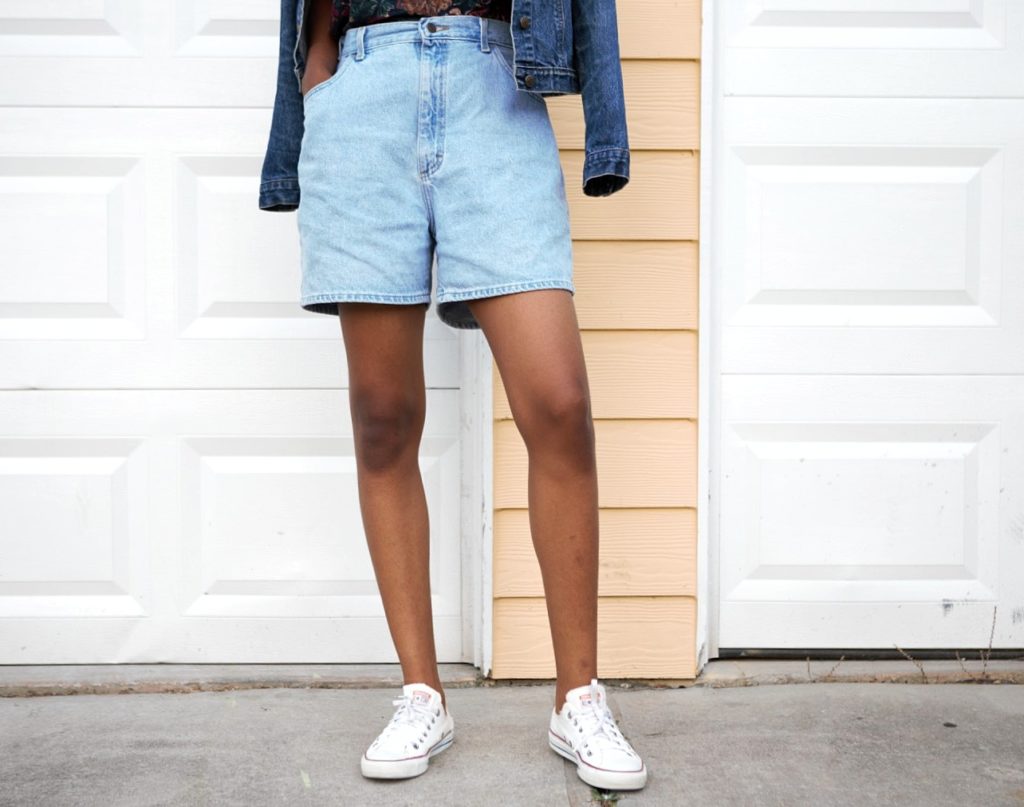 Styling high waisted denim mom shorts, Nigerian fashion blogger Cassie Daves styling high waisted denim mom shorts with converse