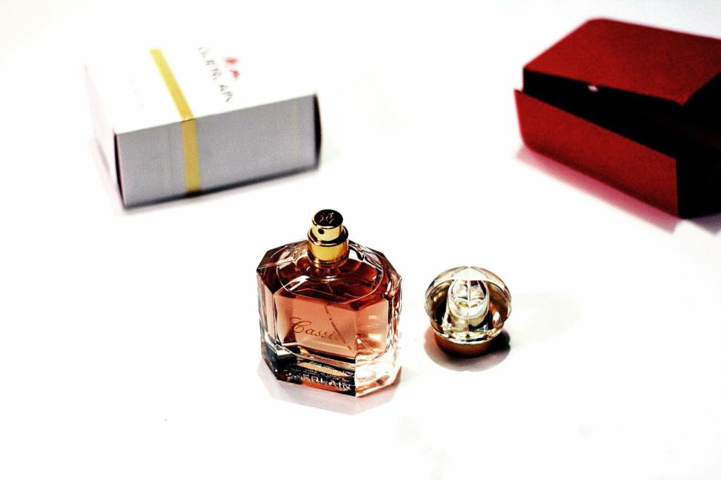 Mon Guerlain Perfume review, Mon Guerlain perfume 100ml bottle design