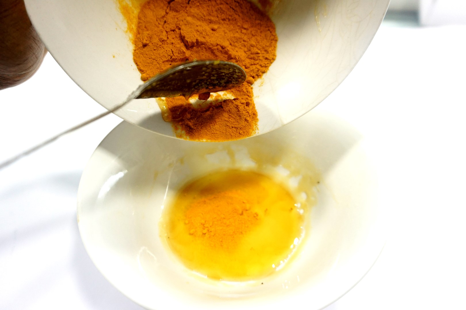 Turmeric and honey for DIY homemade face mask