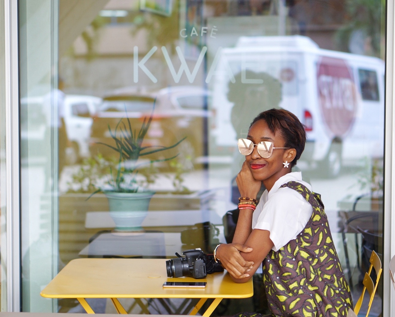 Life lessons - Nigerian blogger Cassie daves sitting at a cafe in Accra