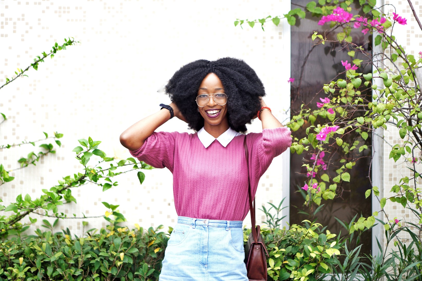 nigerian fashion blogger Cassie daves wearing a big smile, mauve sweat shirt and big fro