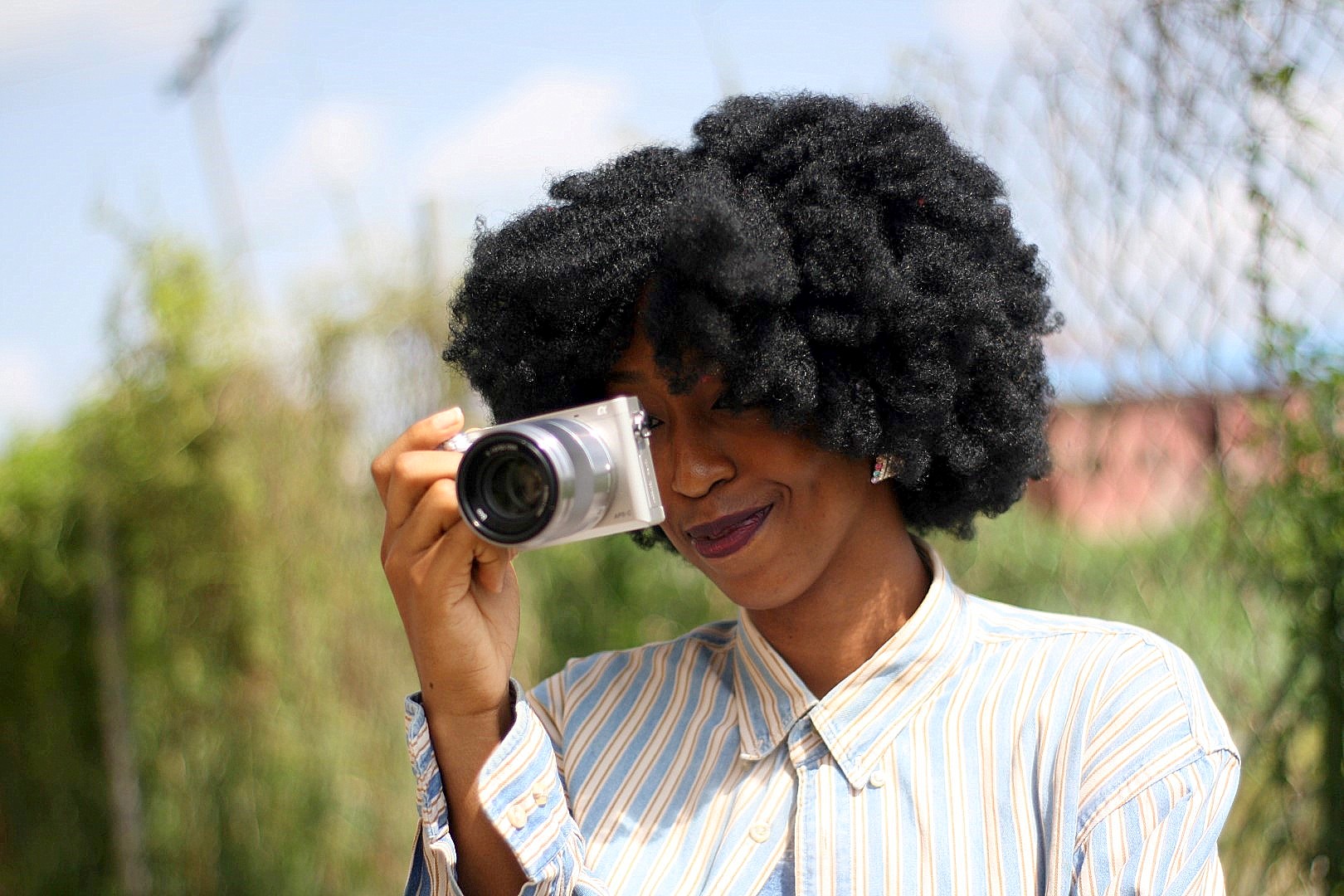 Nigerian blogger cassie daves holding the Sony a6000 camera