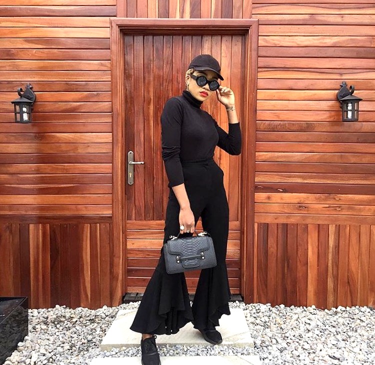 Nigerian style influencer jennifer oseh, theladyvhodka in an all black outfit