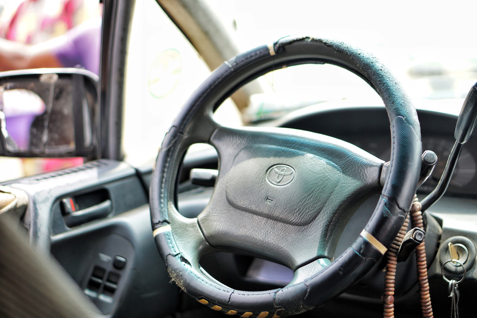 steering wheel of an suv 