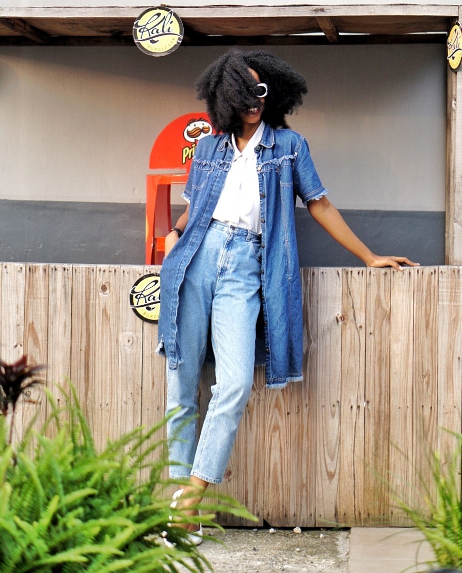 blogger cassie daves wearing denim dress and mom jeans