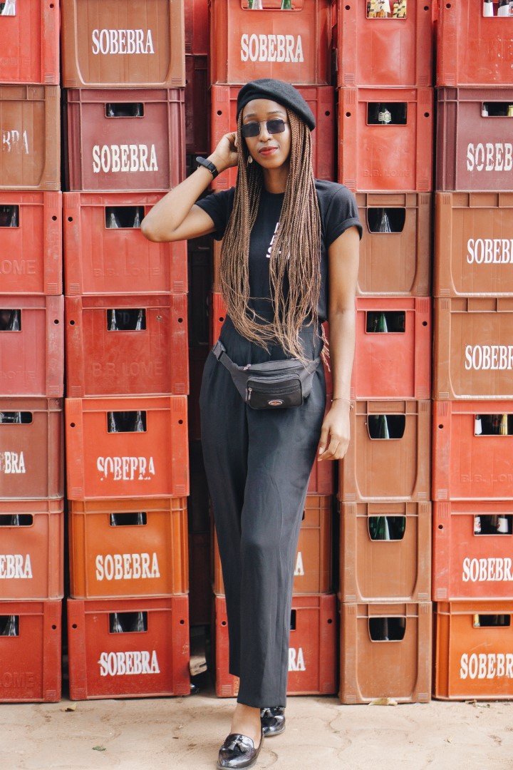 Lifestyle blogger Cassie Daves styling an all black outfit 