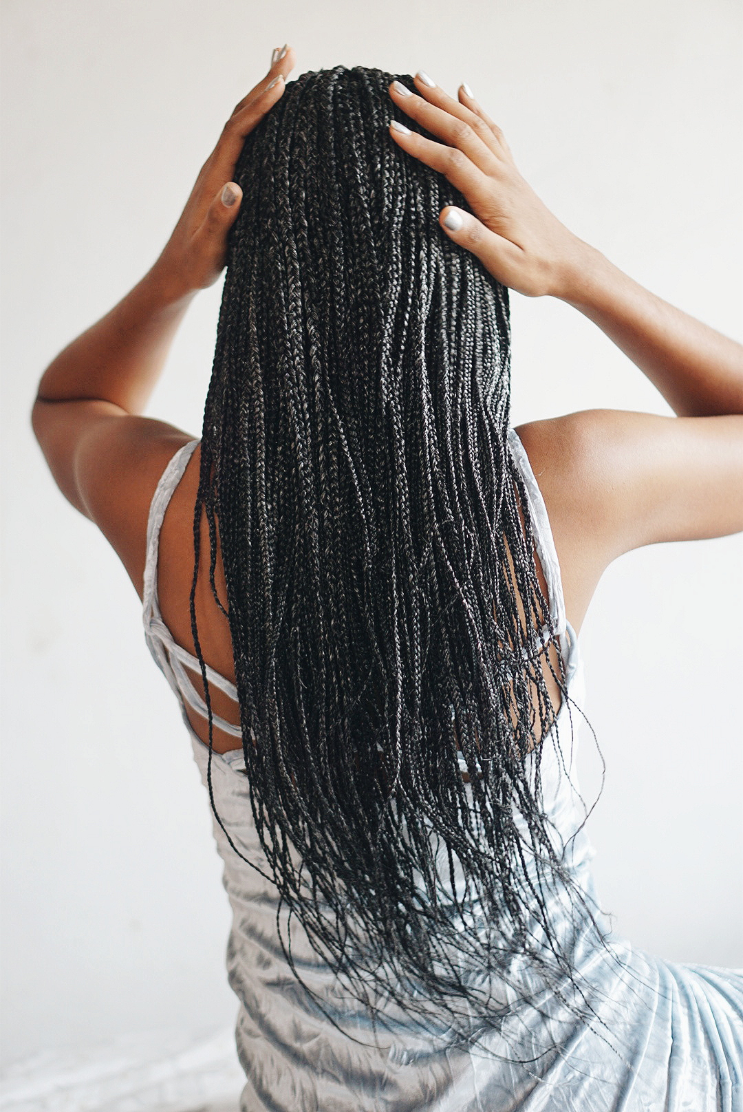 Nigerian blogger cassie daves showing off her box braids