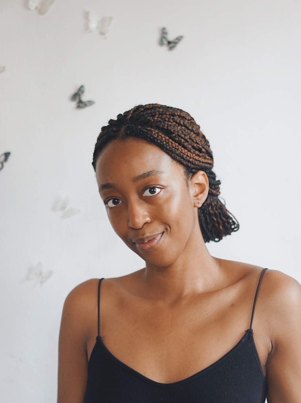 Skincare blogger Cassie Daves bare faced profile shot