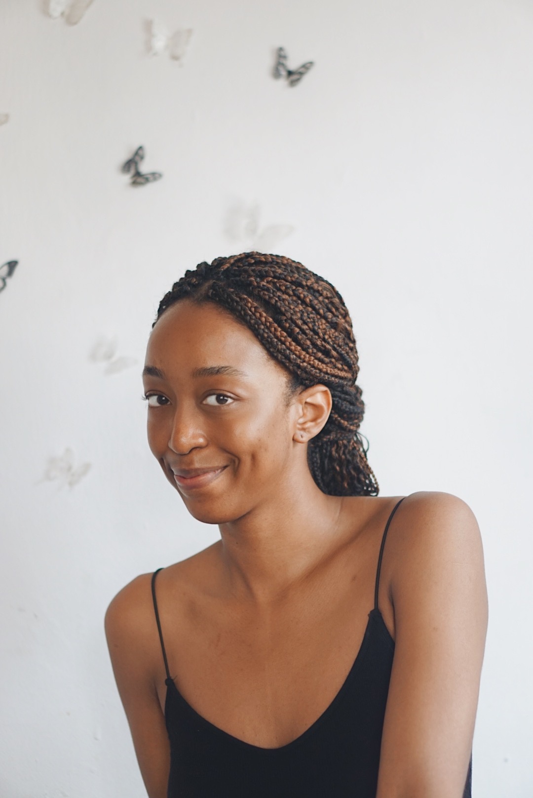 Skincare blogger Cassie Daves bare faced profile shot