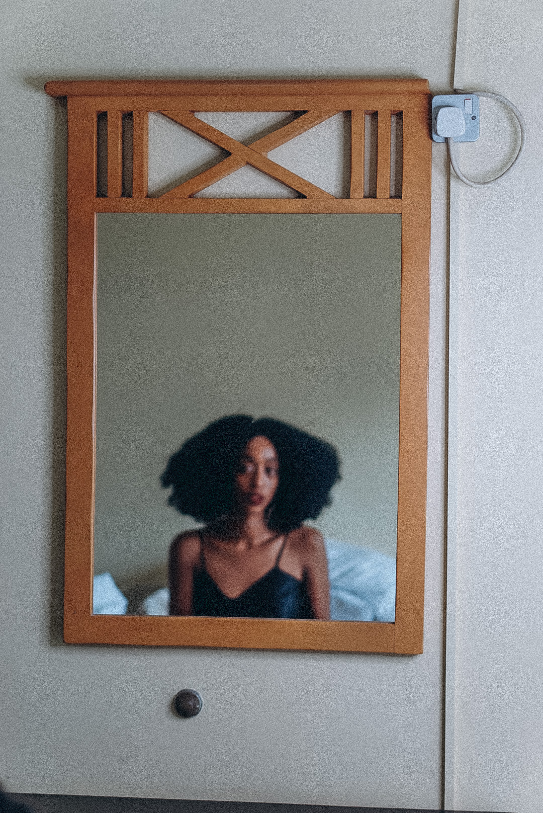 Nigerian blogger Cassie Daves mirror reflection image